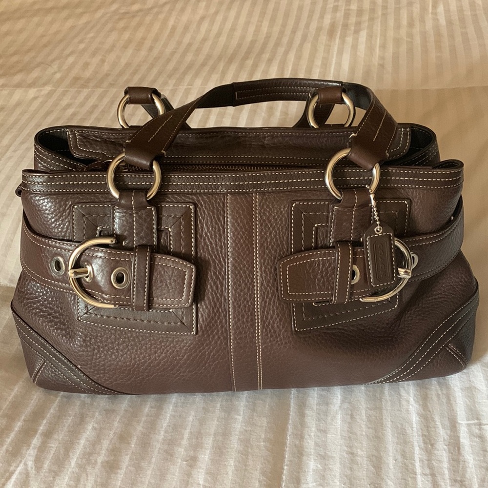 Coach bag, great condition. Brown/ silver buckles zipper to close.